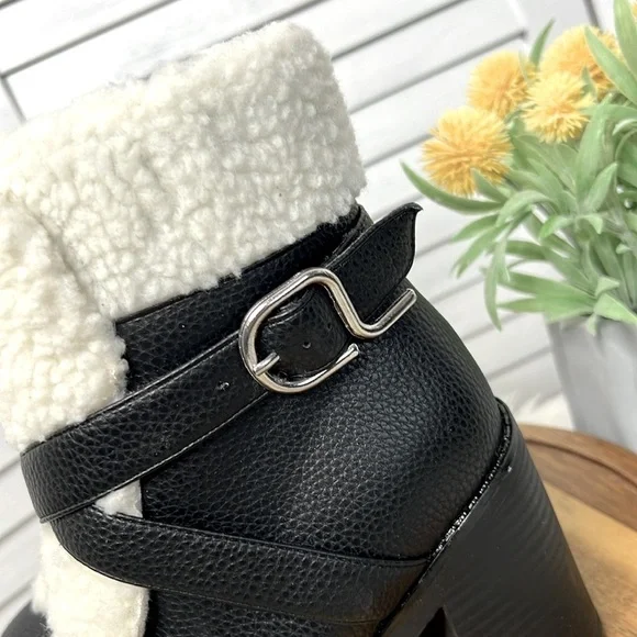 Black White Sherpa Chunky Treaded Sole Buckle Closure Lemon Drop PRIVILEGED 5.5 - Picture 5 of 11